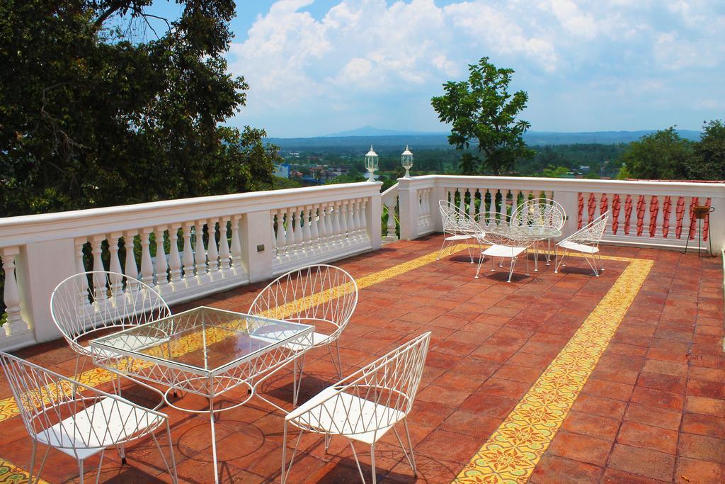 Paradores Del Castillo Taal Bagian luar foto